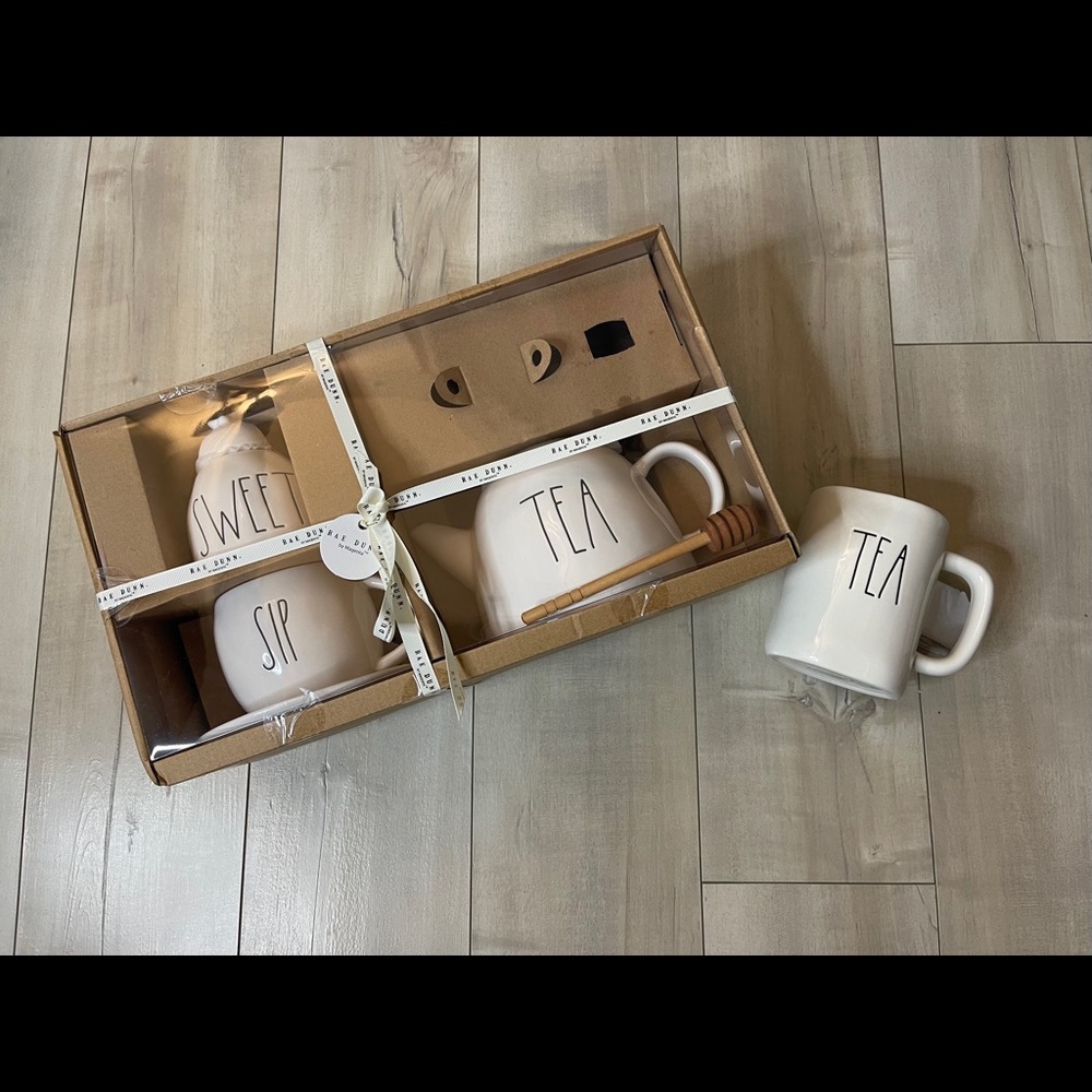 Rae Dunn teapot set